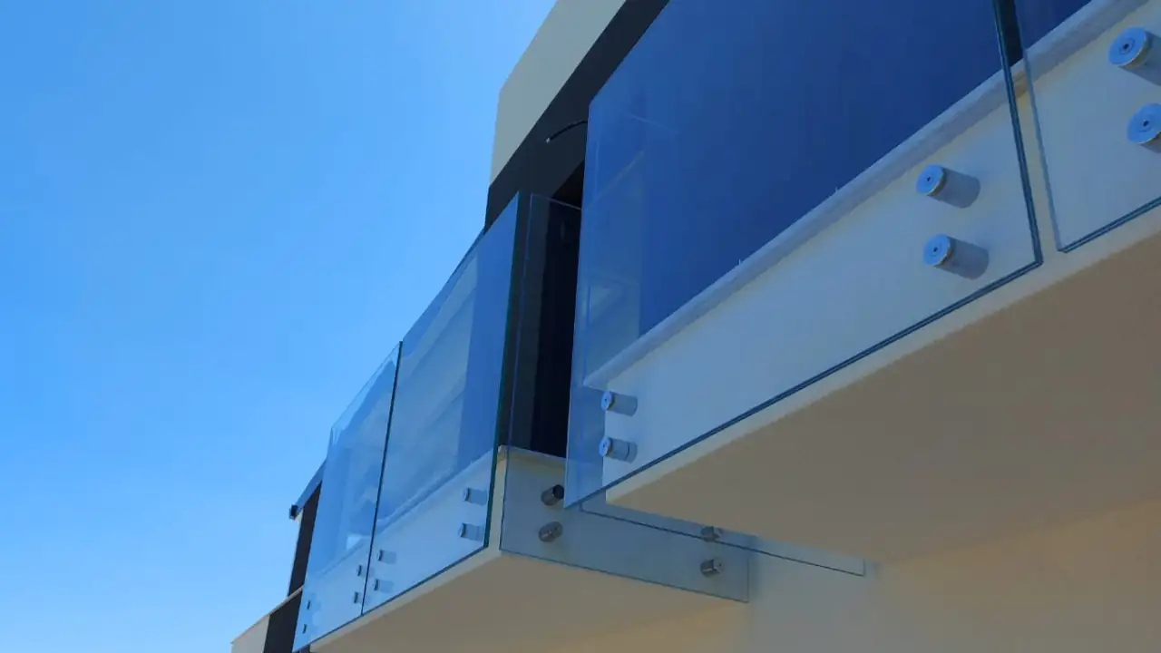Parapetti, Balaustre e Scale in Vetro realizzati a Palermo - Greco Vetri e Infissi 12