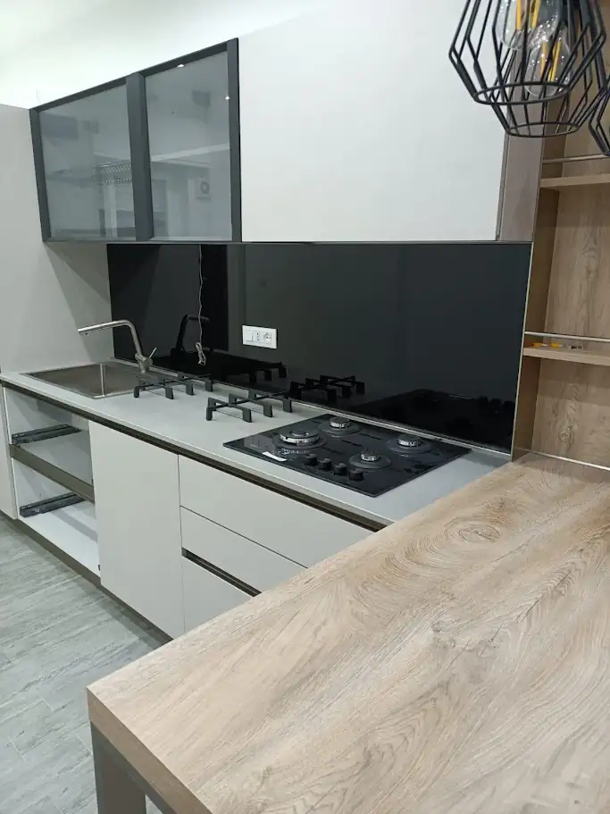 Paraschizzi in Vetro per Cucina per cucina a Palermo - Greco Vetri e Infissi 5