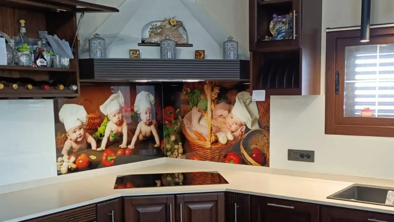 Paraschizzi in Vetro per Cucina per cucina a Palermo - Greco Vetri e Infissi 6