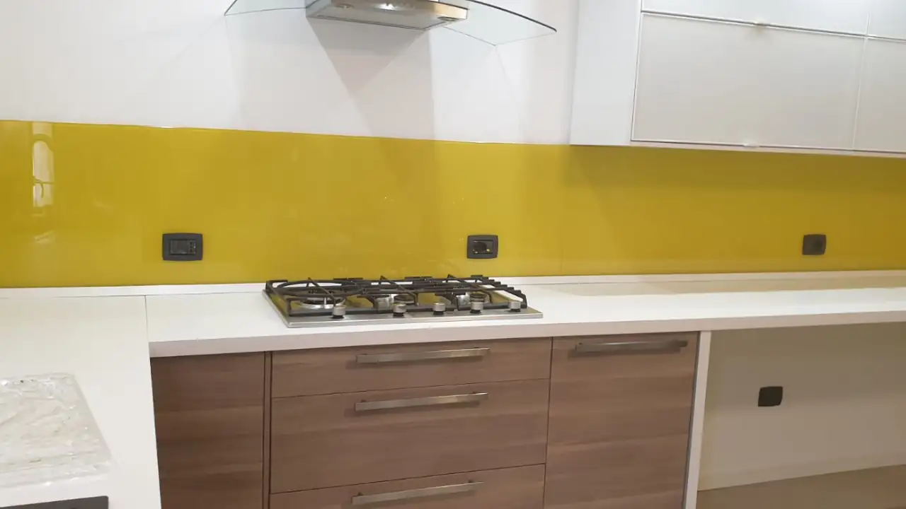 Paraschizzi in Vetro per Cucina per cucina a Palermo - Greco Vetri e Infissi 7