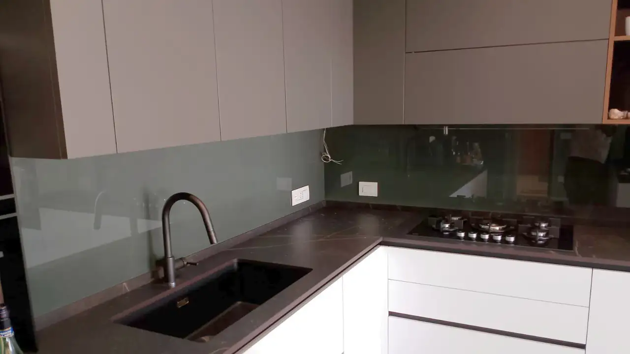 Paraschizzi in Vetro per Cucina per cucina a Palermo - Greco Vetri e Infissi 9